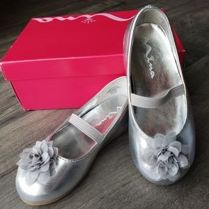 Nina Silver Girls Dress Flats with Flower Size 8